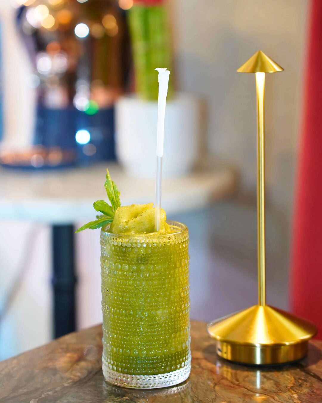 Green drink with mint and kiwi